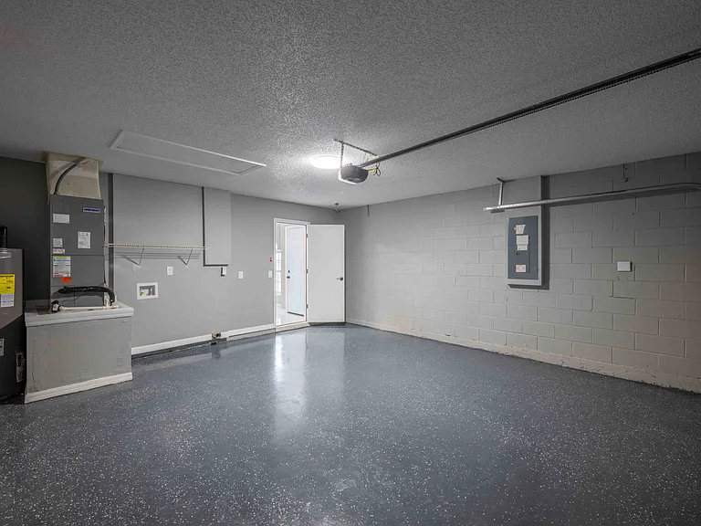 6920 Playpark Trl — Photo 22