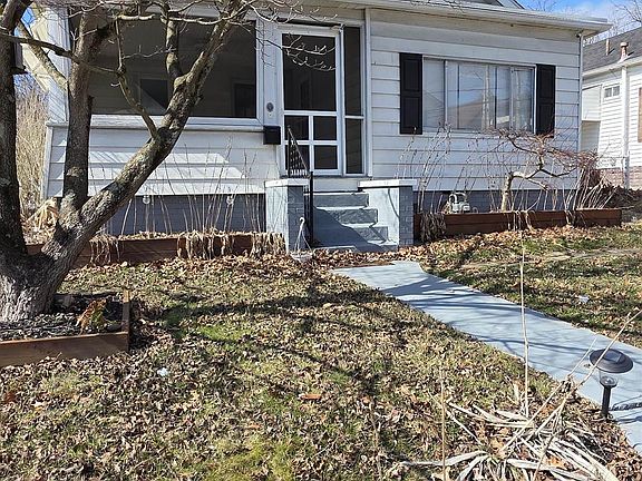 4th image of 417 Rotary Rd