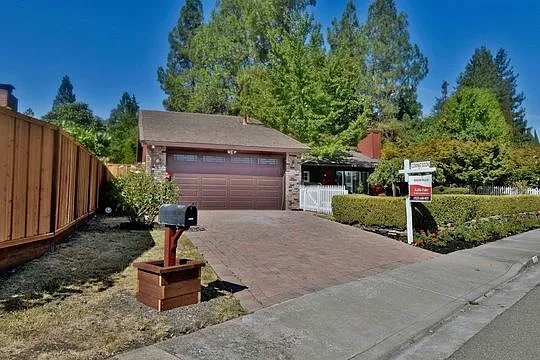9927 Brunswick Ct photo 1
