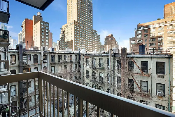 Sold by R New York | media 5