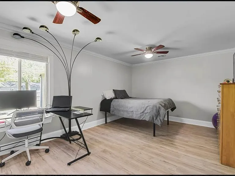 1402 E Florida Ave — Photo 4