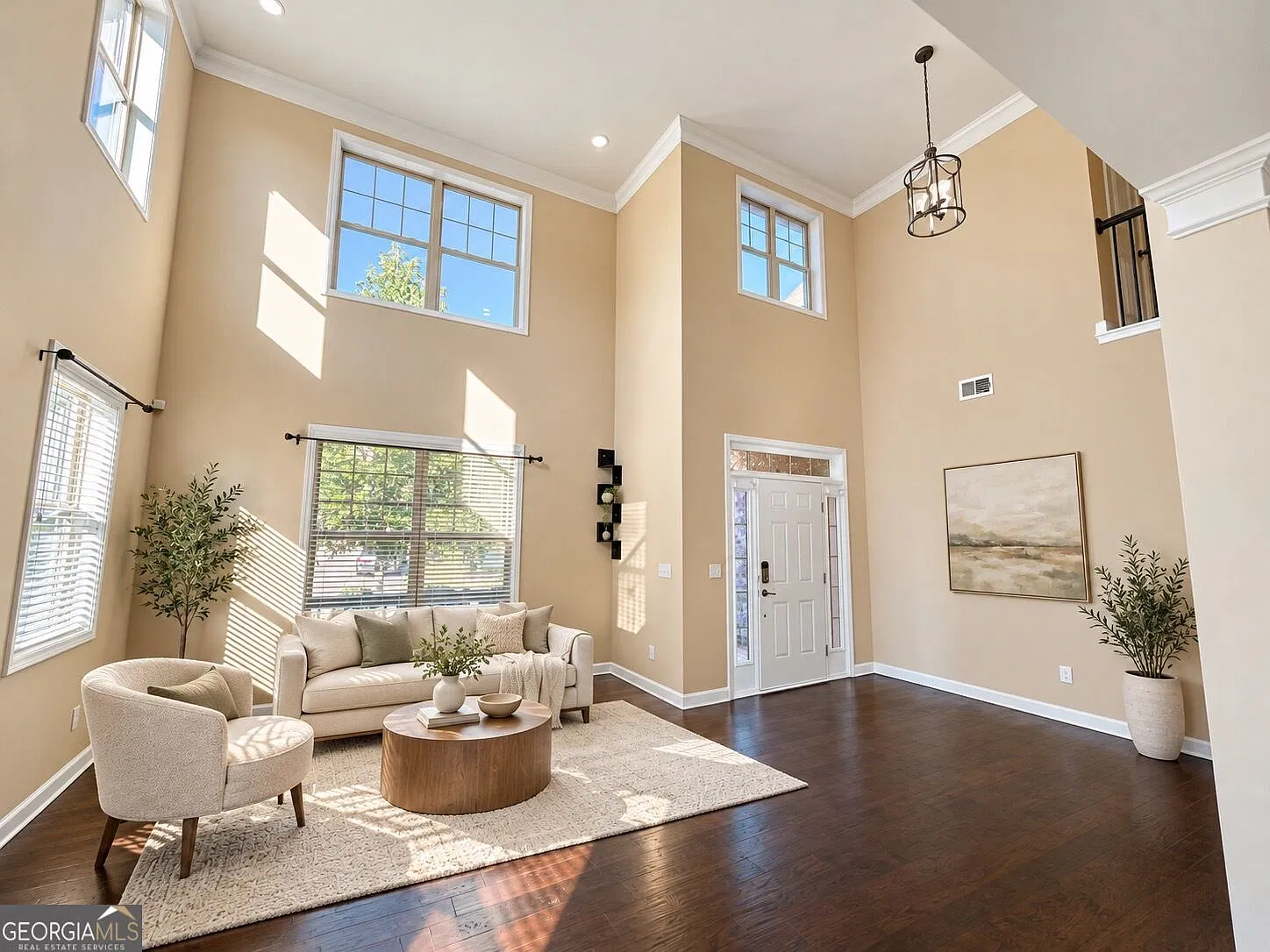 5 bed, 3.5 bath, 3812 sqft, $4,300 — Photo 2