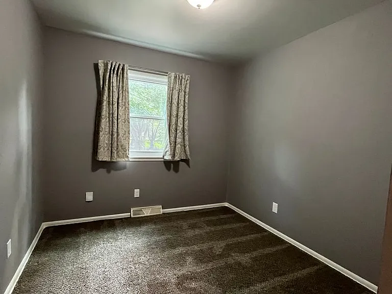 1103 Willow Dr — Photo 9