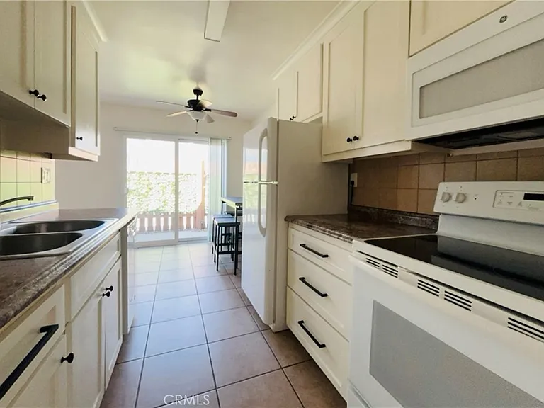 4723 Jackson St — Photo 6