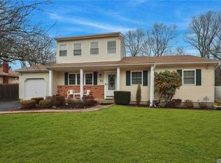 81 Tipton Dr E, Shirley, NY 11967