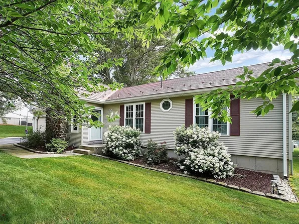 35 Lafond Dr, Chicopee, MA 01020