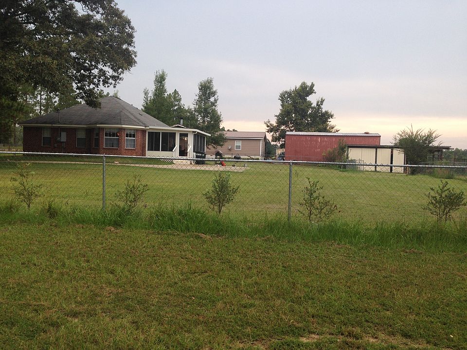 Outside view with florida room/ shed/ yard