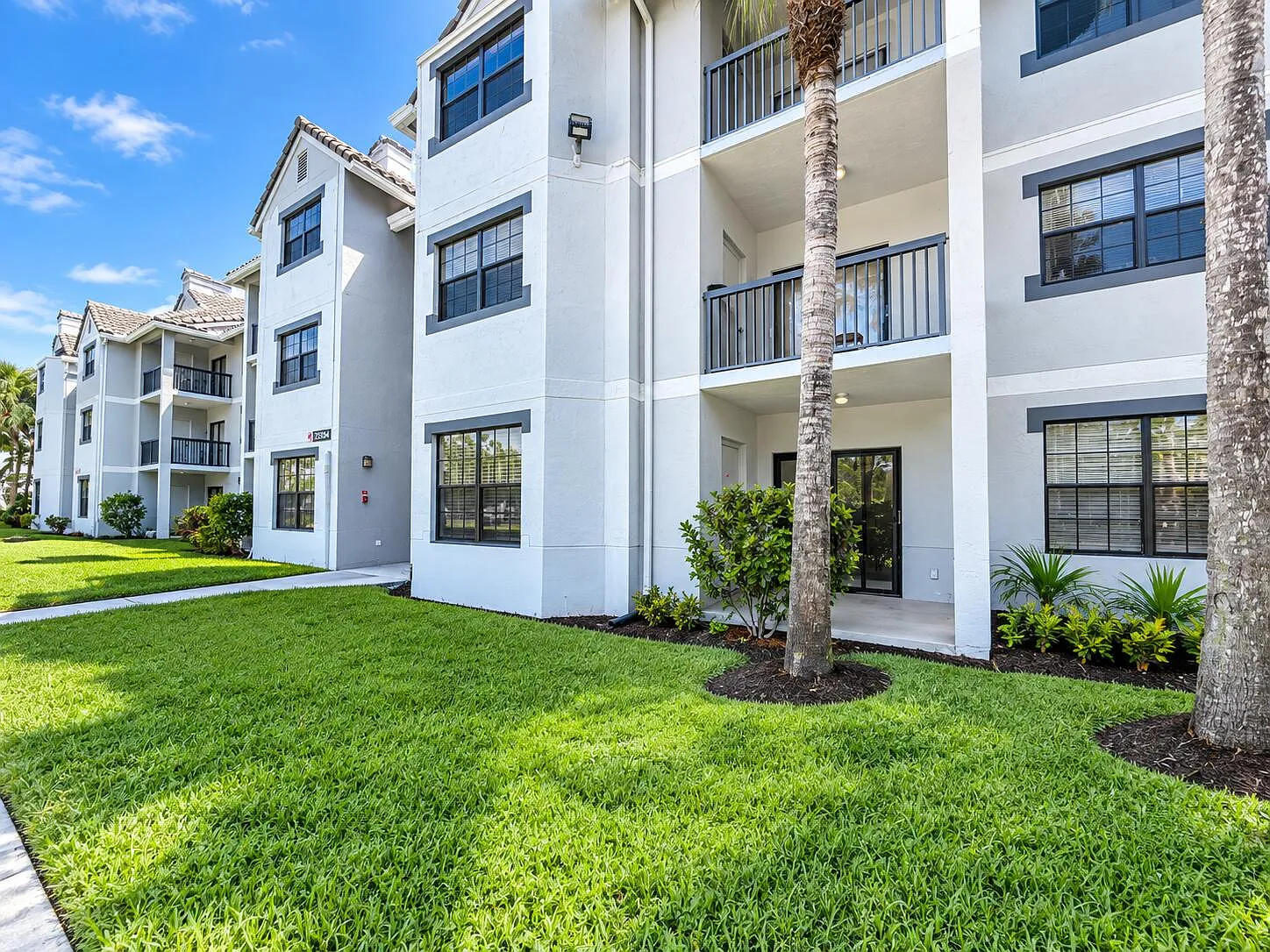 2 bed, 2.0 bath, 1114 sqft, $2,100 — Photo 2