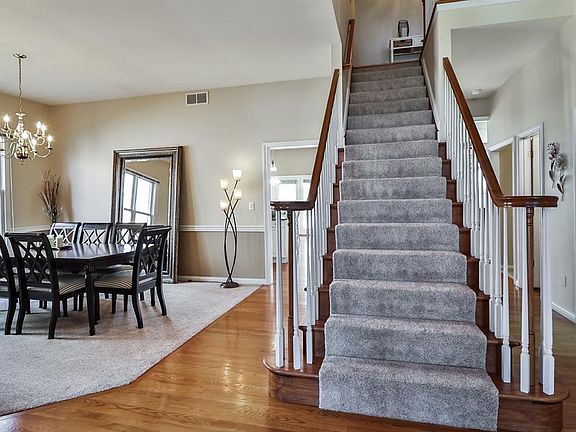 5th image of 7694 Walnut Creek Ct