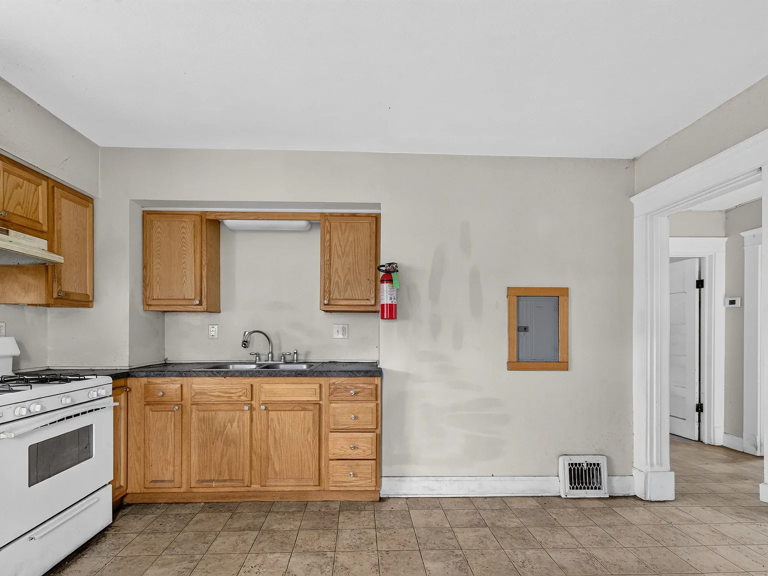 3 bed, 1300 sqft, $1,350 — Photo 4