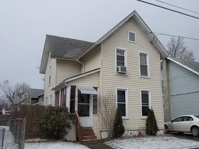 207 Rathbun St photo 1