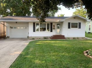609 2nd St SW, State Center, IA 50247