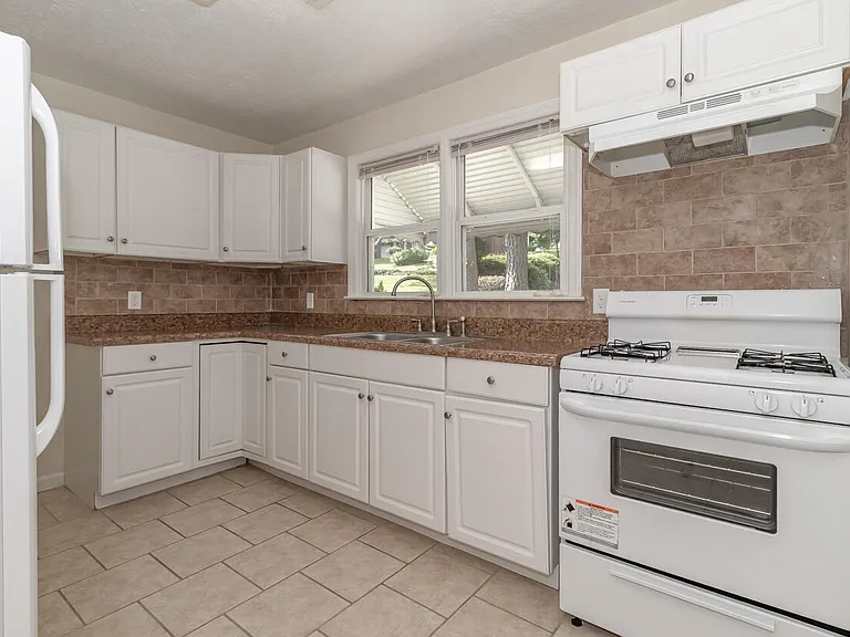 2709 Hazel St — Photo 9
