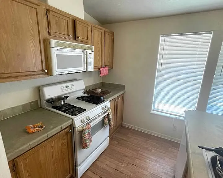 3560 Estes Park Dr — Photo 6