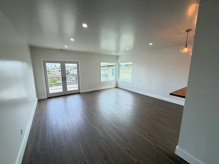 3 Bed 2 Bath Apartment, New Construction In Cleveland Heights (With Garage) — Photo 3