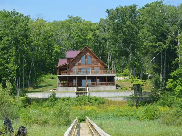 401 S Eastshore Dr, Sault Sainte Marie, MI 49783