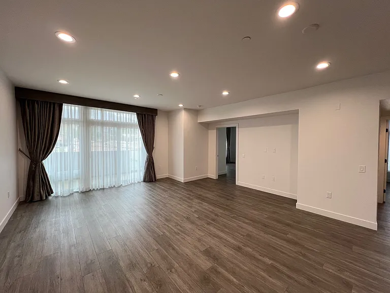 Glenoaks Residences — Photo 11