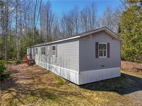 21 Cass Dr, Lincoln, NB E3B 9H1