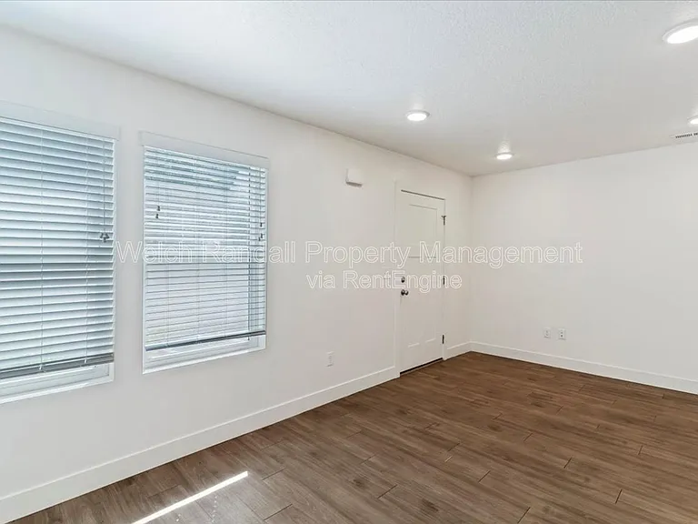 1173 W Shady Brook Ln #11 — Photo 3