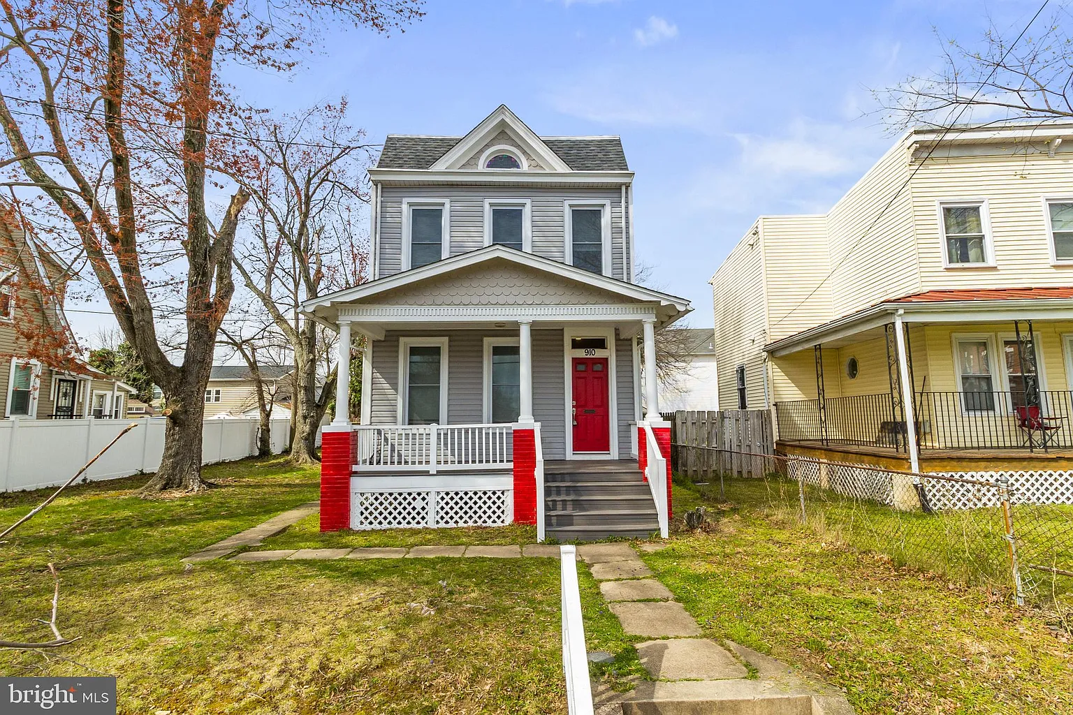 910 Savannah St SE photo 1