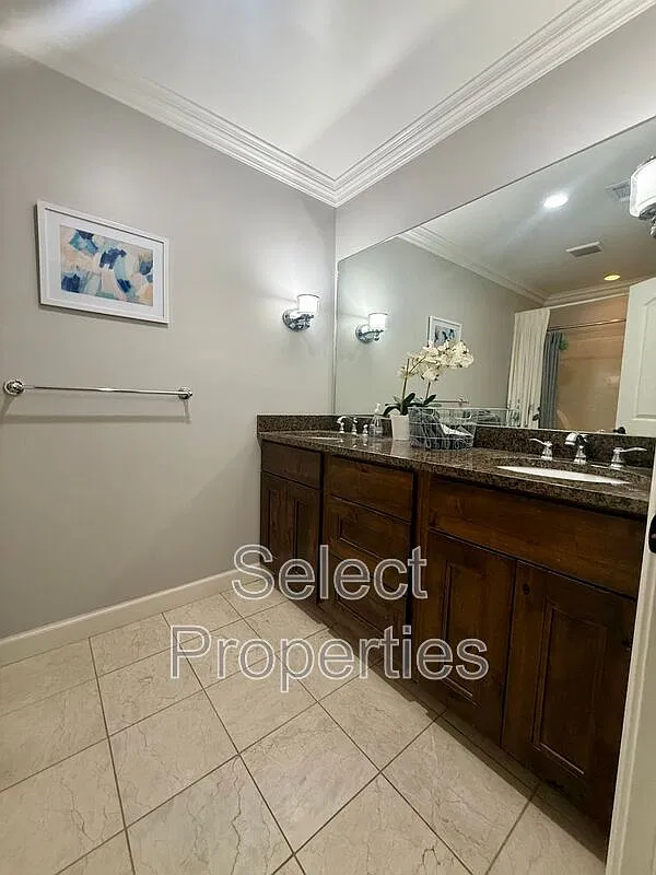 4 bed, 2.0 bath, 2102 sqft, $3,000 — Photo 4