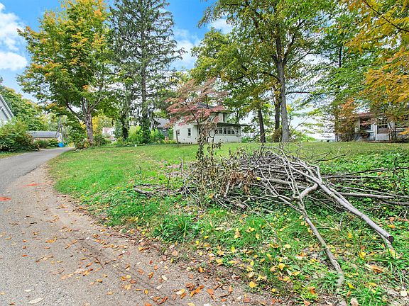 4th image of 33102 Hunt Dr