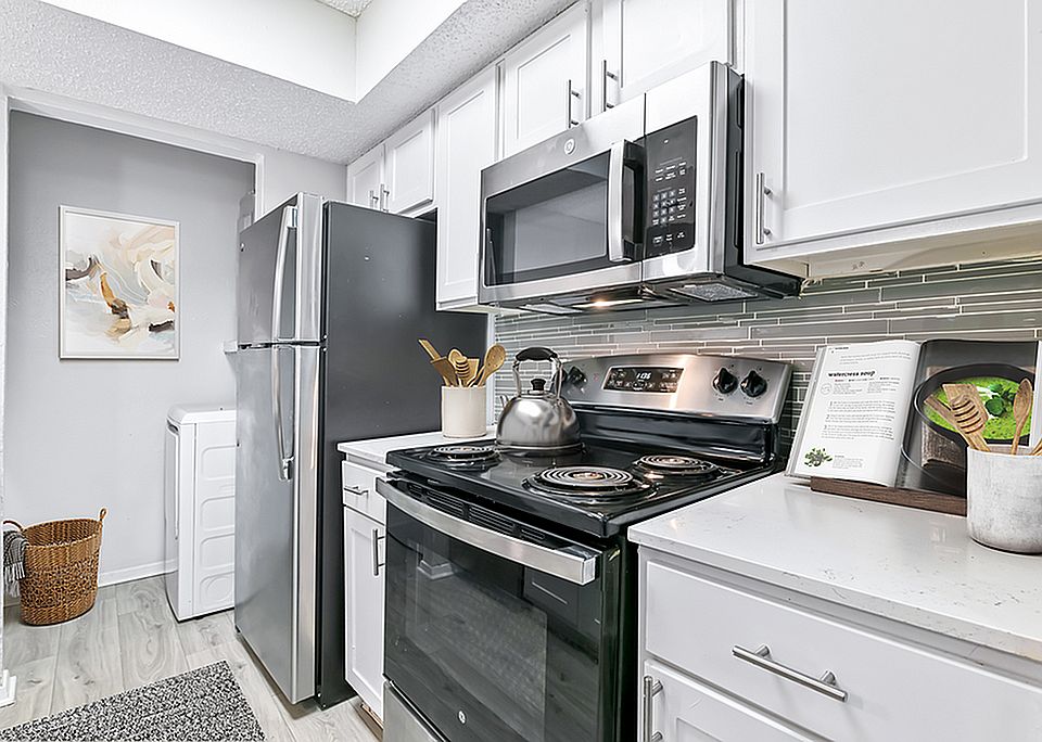 1st image of 811 NE Green Oaks Blvd #2821-150