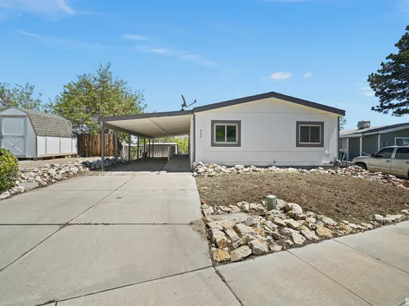 900 Highlands Dr, Mound House, NV 89706
