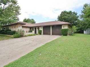 12100 Silver Maple Dr, Yukon, OK 73099