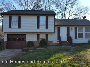 6000 Sunset Chase Ln, Charlotte, NC 28212