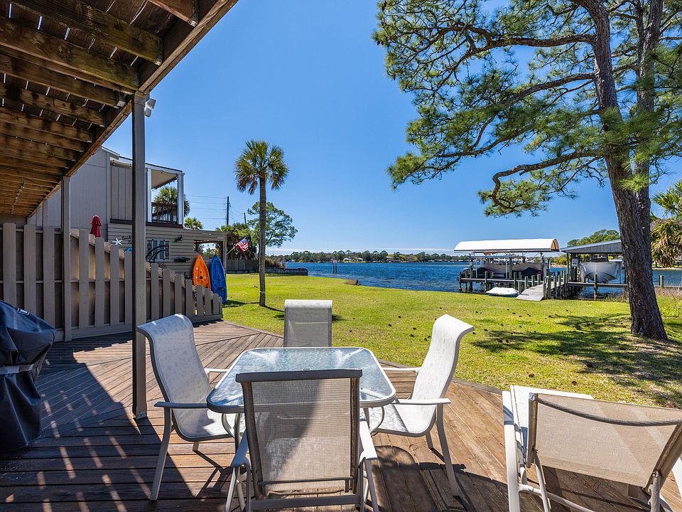 1st image of 555 Cove Dr