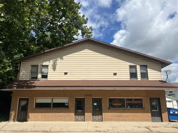 609 W 3rd St, Dixon, IL 61021