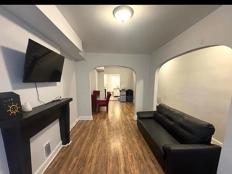 2039 Sinclair Ln — Photo 1