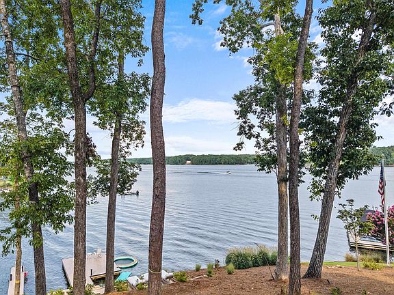 5th image of 1040 S Shoals Dr