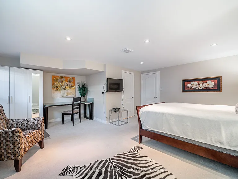 122 Boardwalk Dr #LOWER — Photo 8