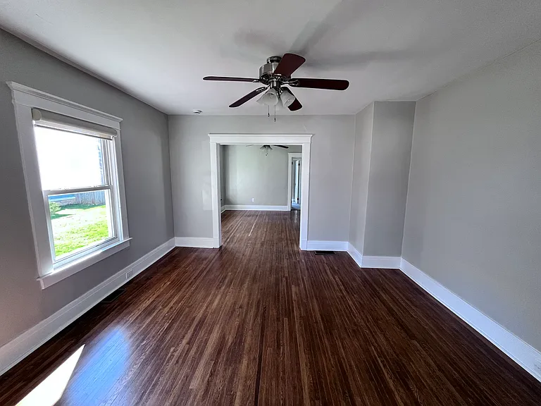 85 Royal Pkwy W — Photo 5