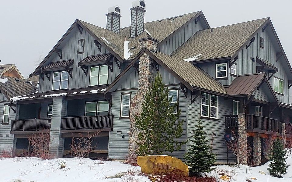 This home faces west and has some of the best unobstructed views in all of Roslyn Ridge! 