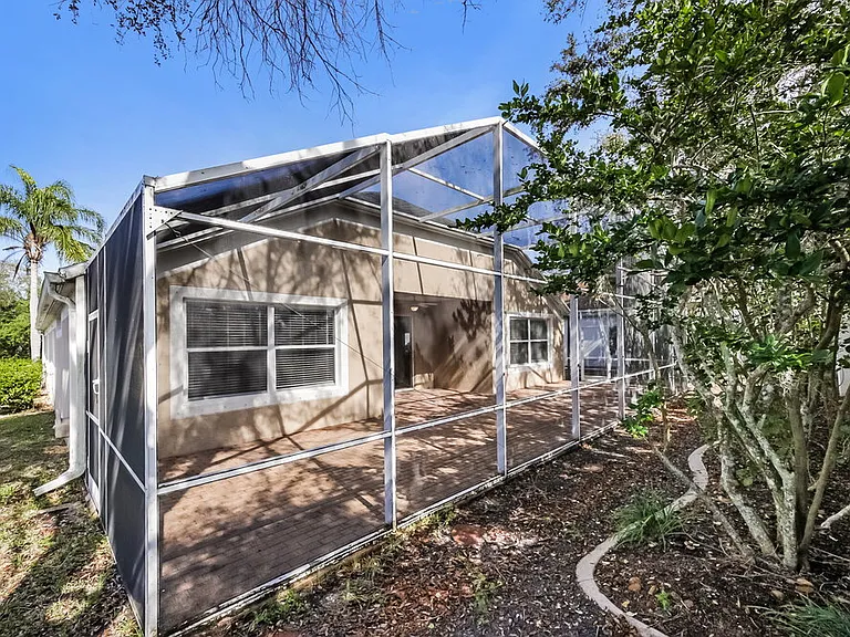304 Fareham Dr — Photo 16