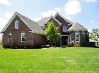 818 Valleyview Point Dr, Springboro, OH 45066