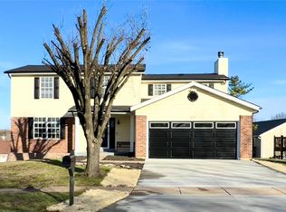 124 Bonnybridge Ct, Ballwin, MO 63021