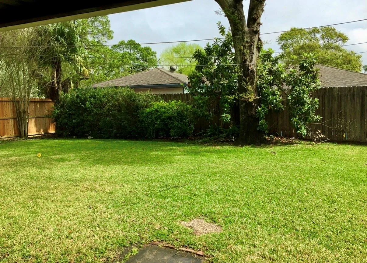 4 bed, 2.0 bath, 1900 sqft, $2,500 — Photo 2