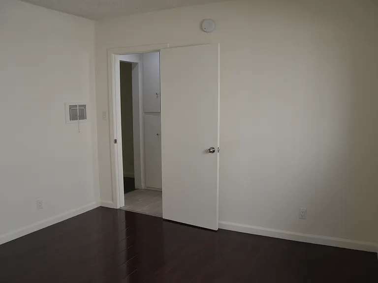 1835 Purdue Ave #2 — Photo 8