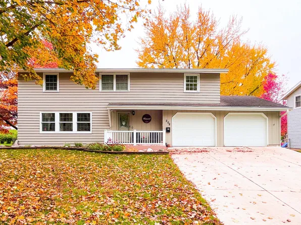 208 Burr Oak Dr, Albert Lea, MN 56007