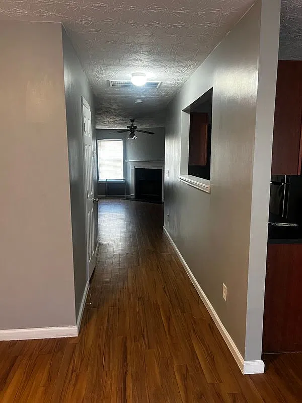 3 bed, 2.5 bath, 1560 sqft, $1,700 — Photo 3
