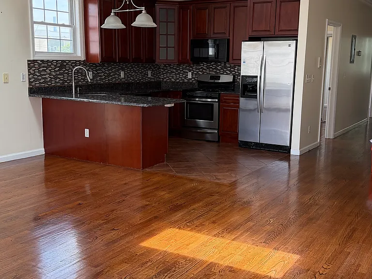 376 New York Ave #2 — Photo 4
