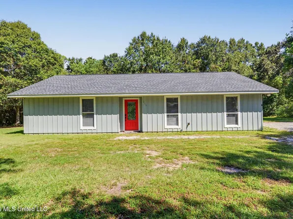 215 Old Spanish Trl, Waveland, MS 39576