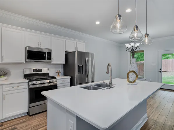 50 Crowder Dr, Benton, LA 71006