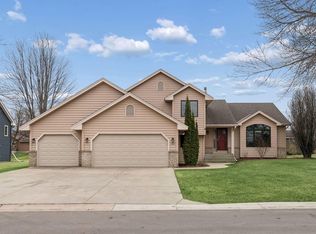 1325 Courtland E, Waconia, MN 55387