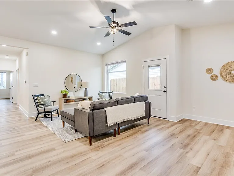 5644 E Bristol St — Photo 3