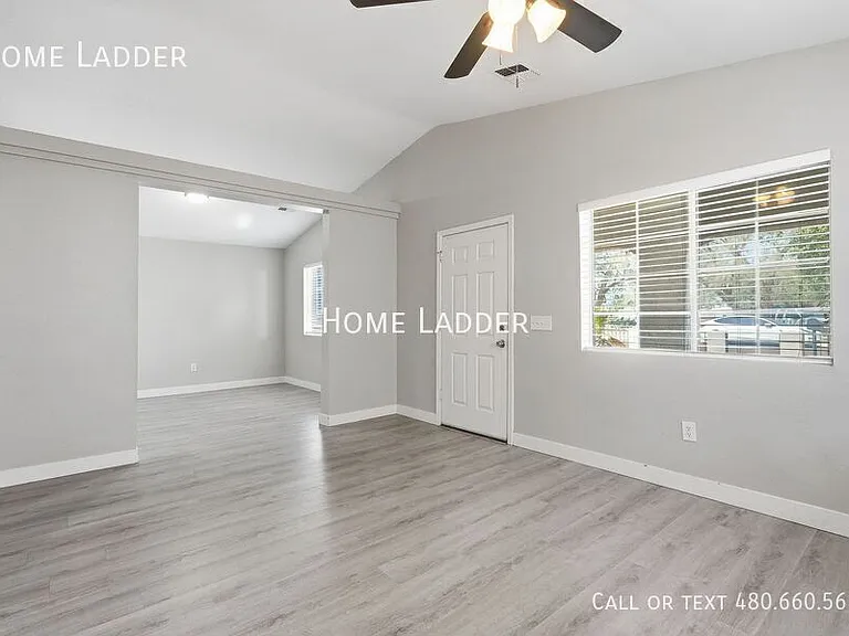 62 N Vista Ave — Photo 4